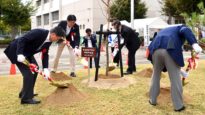 住友総合グランド50周年記念植樹にて