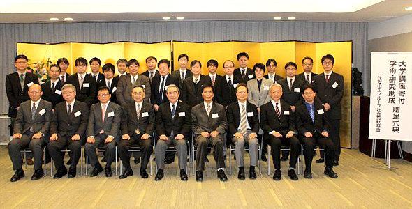 Commemorative group photo of all the ceremony attendants